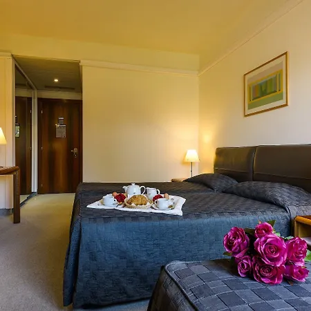 Hotel Albornoz Palace